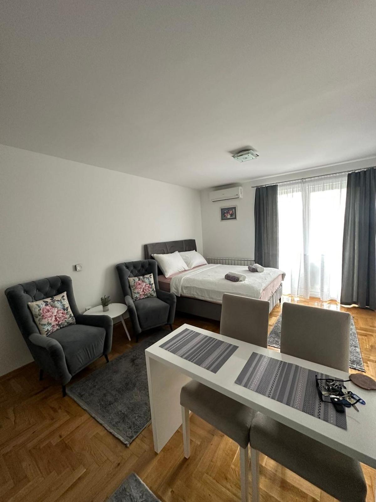 Nelly2 Apartment